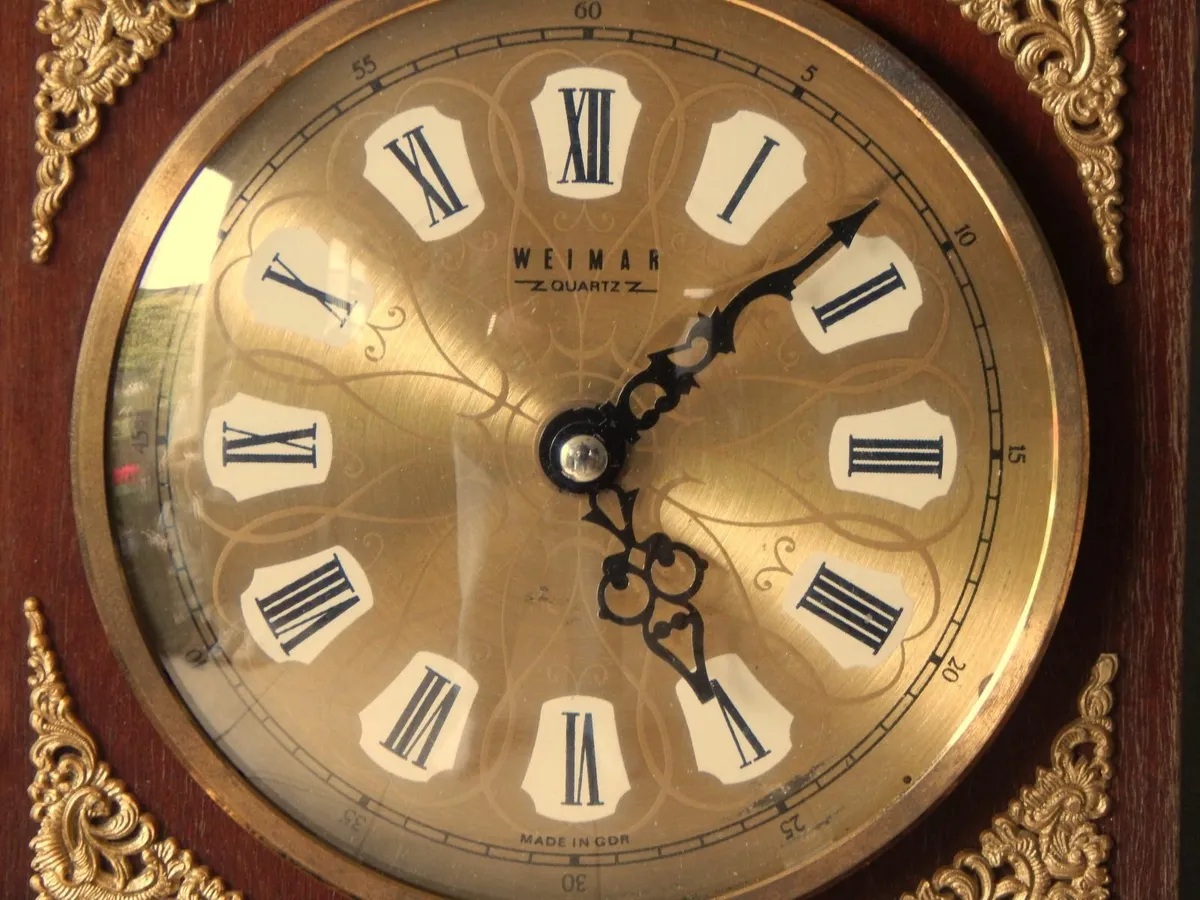 Vintage Weimar Mantle Quartz Clock in Wood Case - Image 4