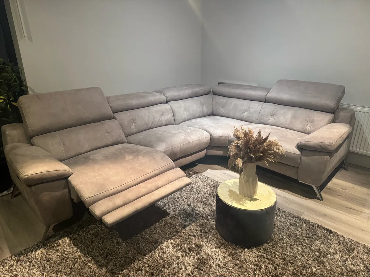 Electric TAHITI DFS corner suite - Image 1