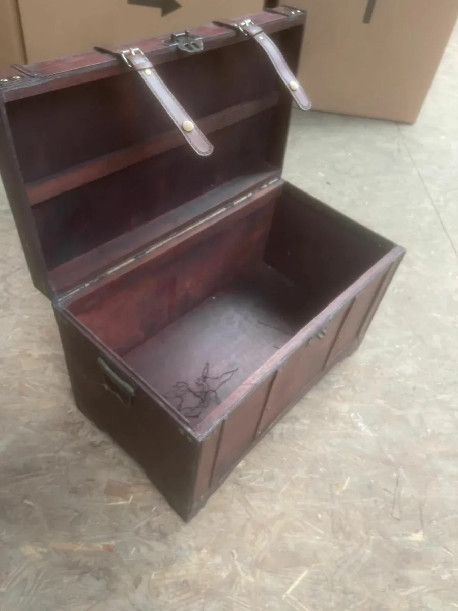 Vintage Chest - Image 2