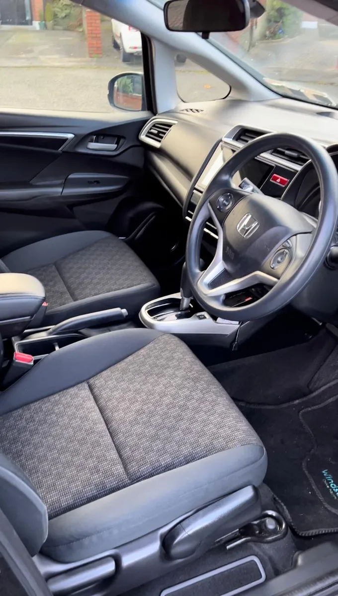 Honda Fit 2016 - Image 2