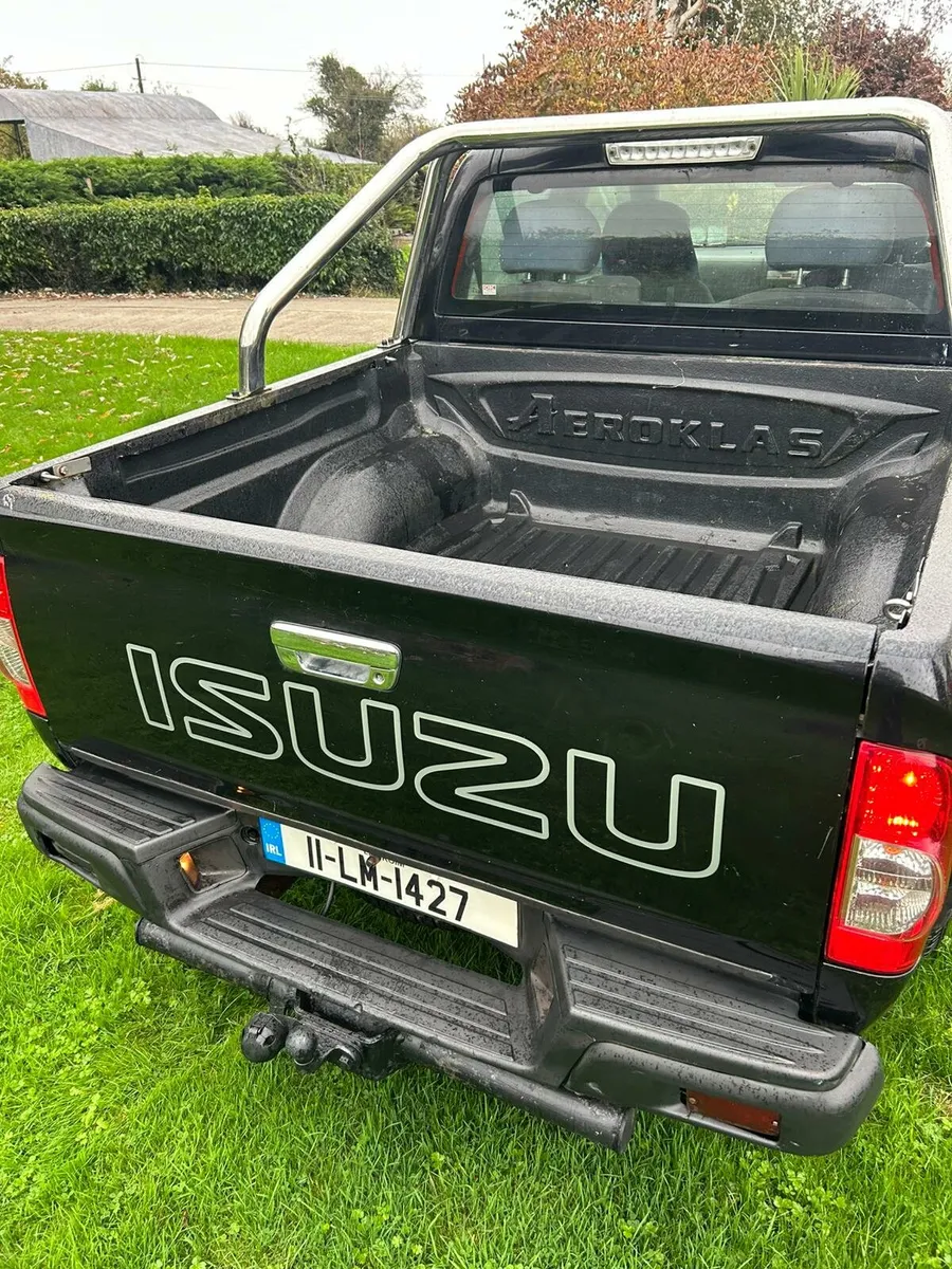 2011 Isuzu Dmax - Image 2