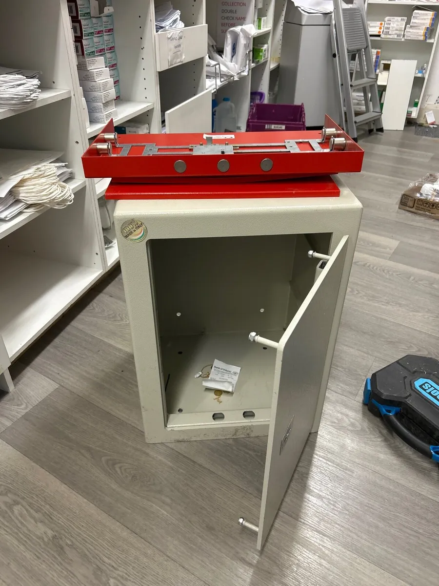 Safe - Image 1