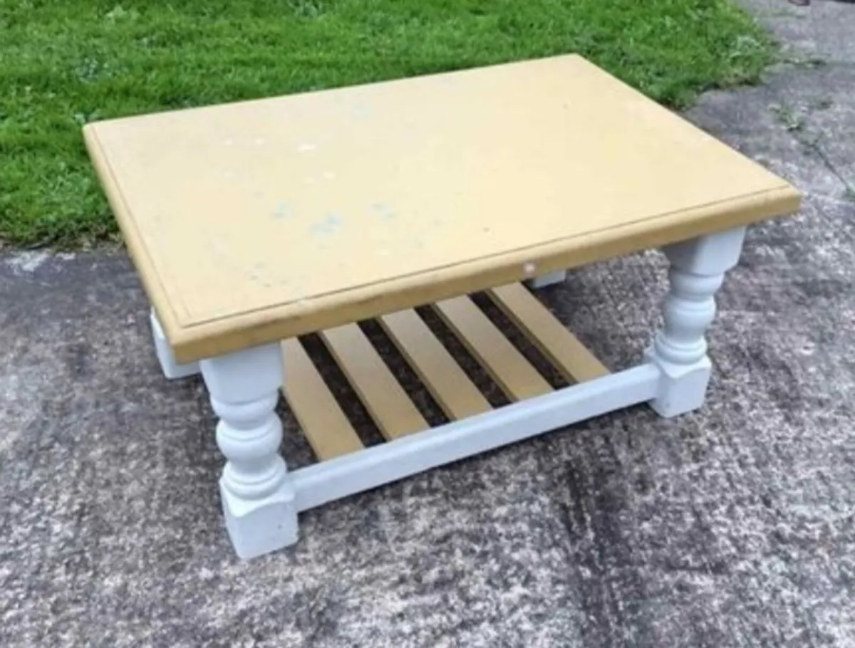 Solid wood coffee table - Image 1