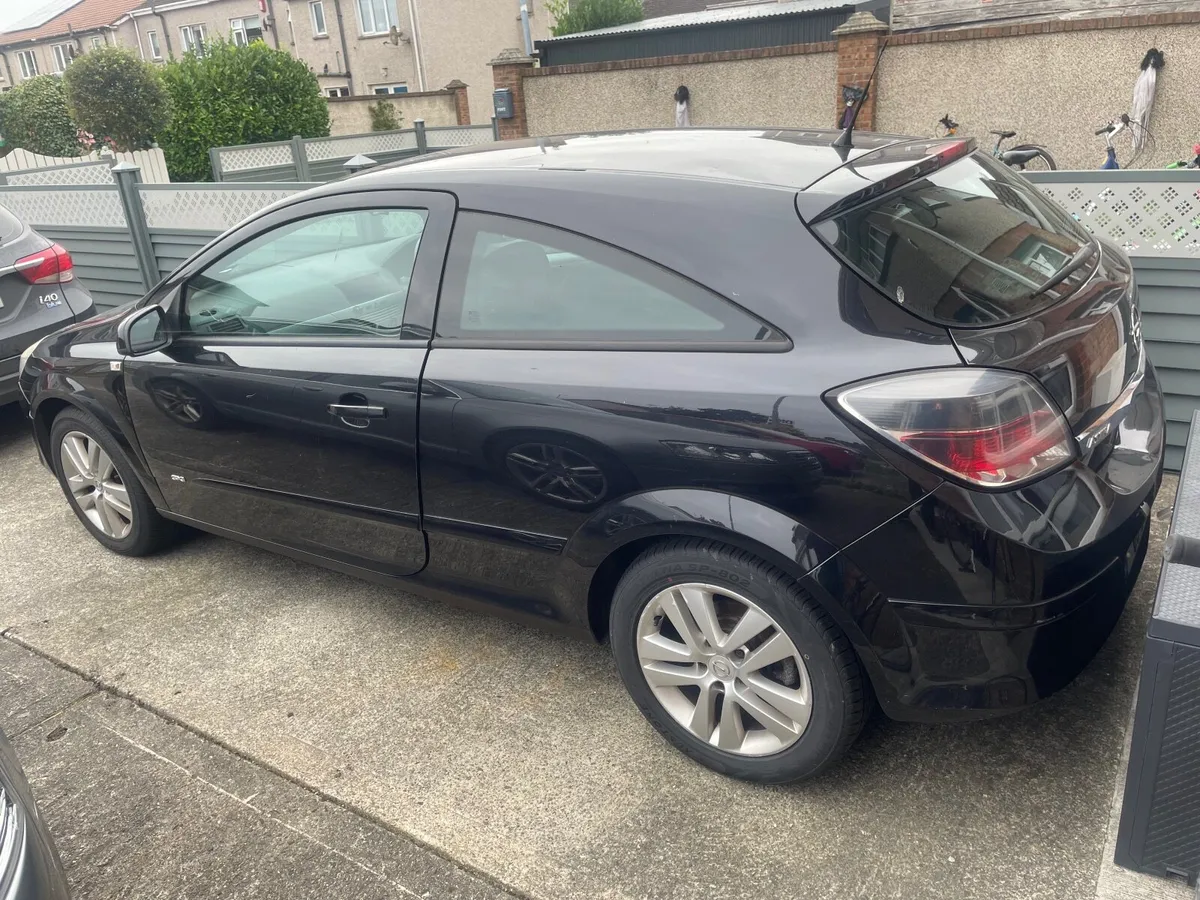 Opel Astra 2008 - Image 1