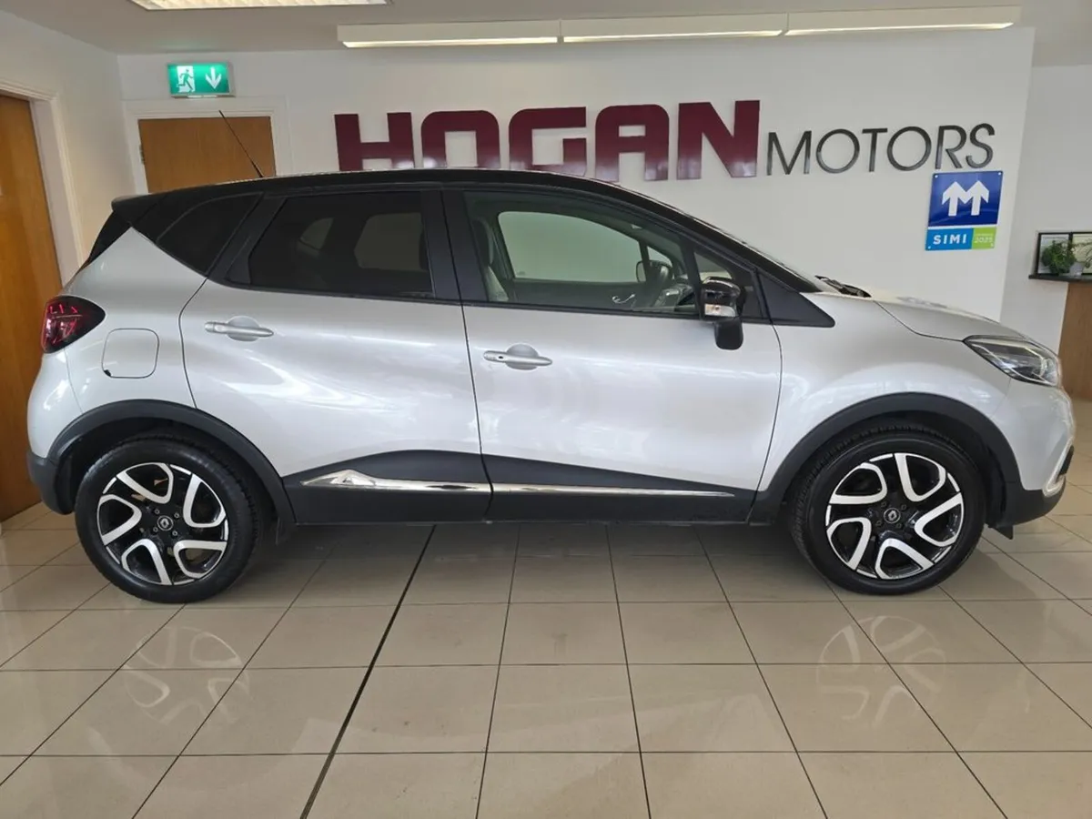 Renault Captur Iconic TCE 5DR H/B - Image 3