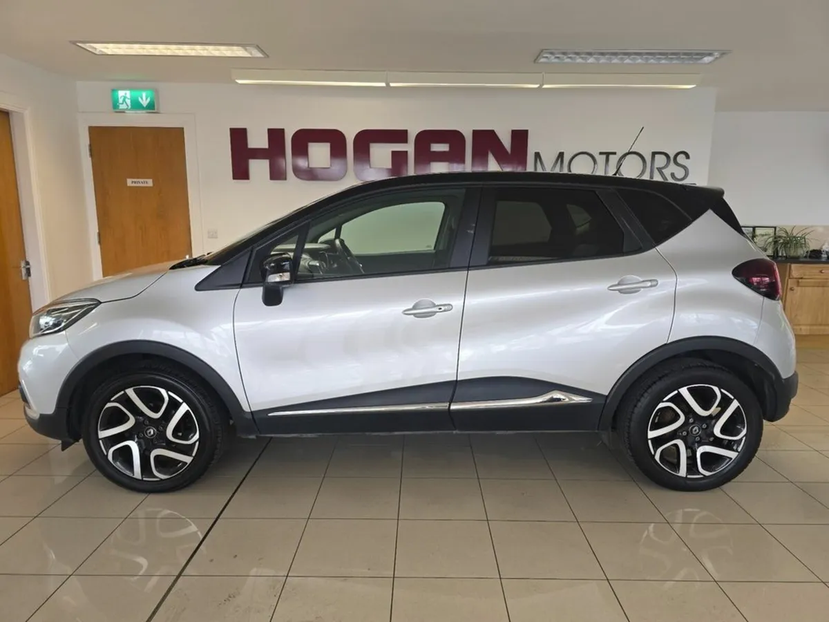 Renault Captur Iconic TCE 5DR H/B - Image 4