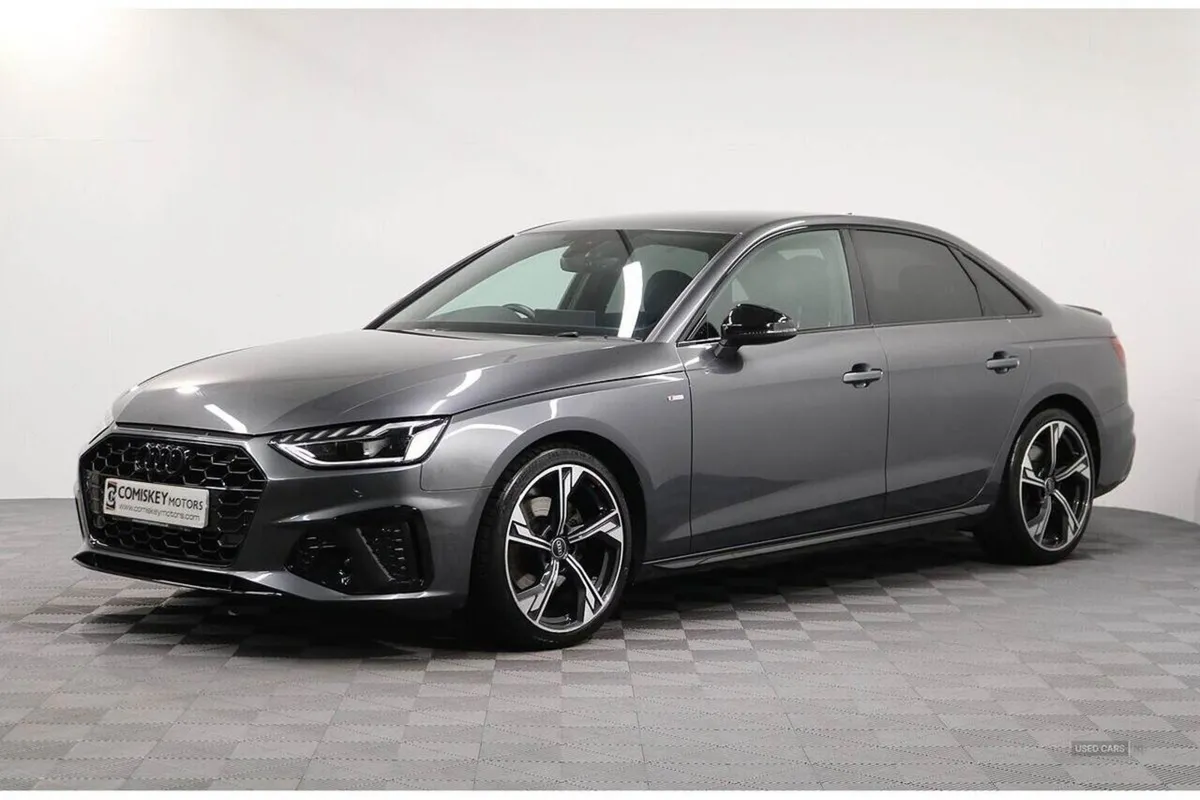Audi A4 TDI 35 Black Edition S Tronic - Image 3