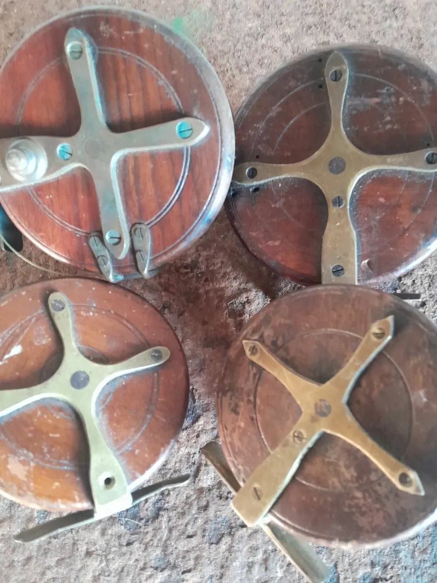 Four vintage wooden fishing reels - Image 1