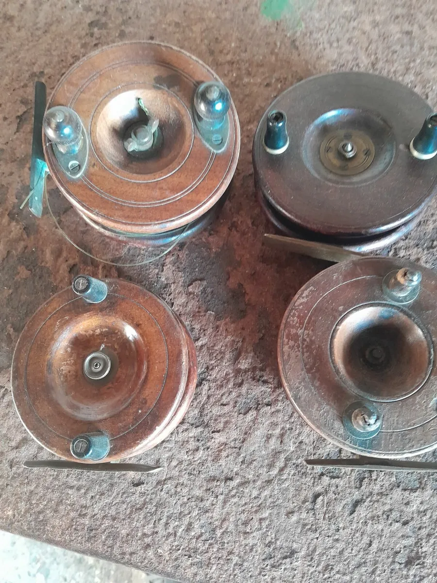 Four vintage wooden fishing reels - Image 2
