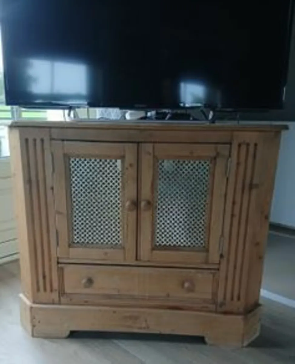 CORNER TV UNIT