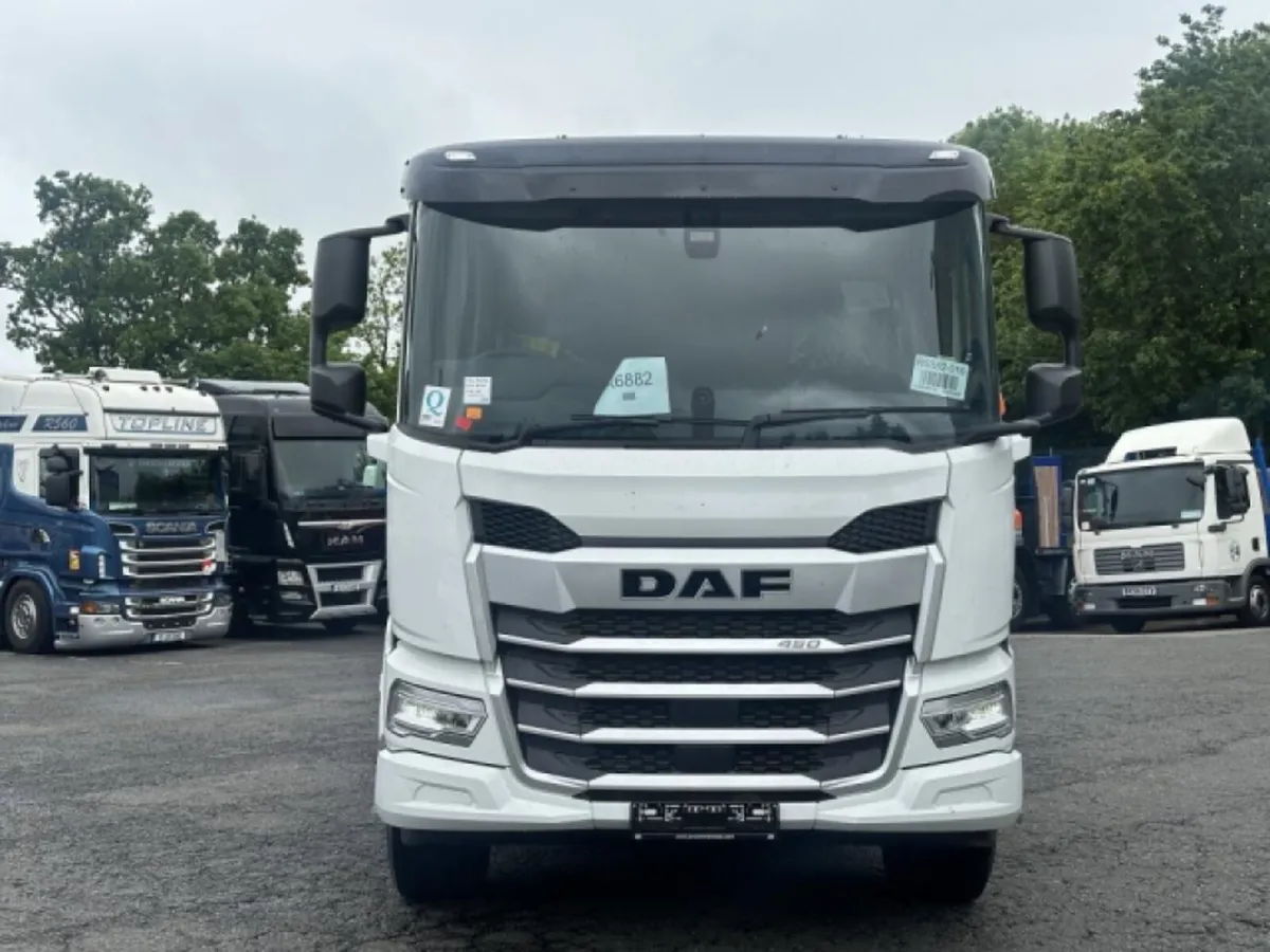 2025 DAF XD 450 BEAVERTAIL 32 TONNE 8X2 - Image 2