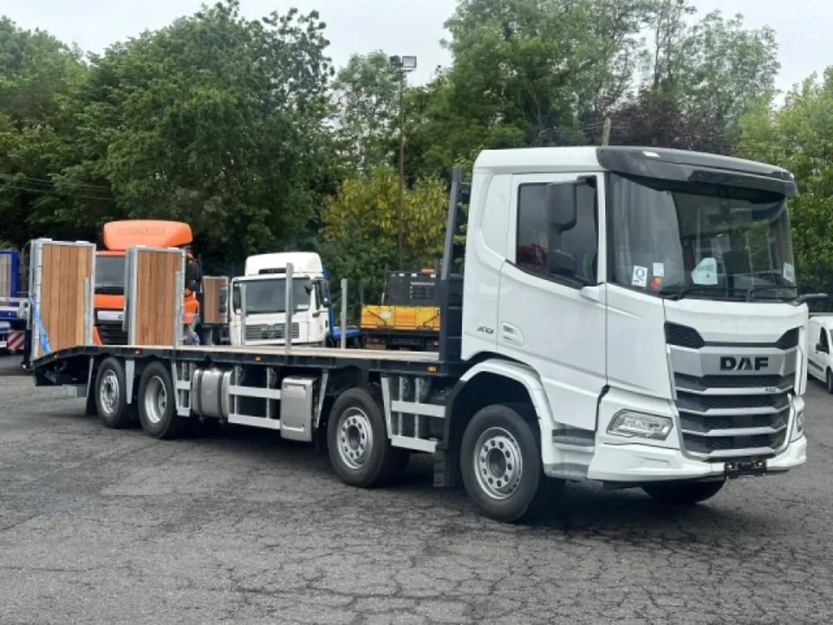 2025 DAF XD 450 BEAVERTAIL 32 TONNE 8X2 - Image 1