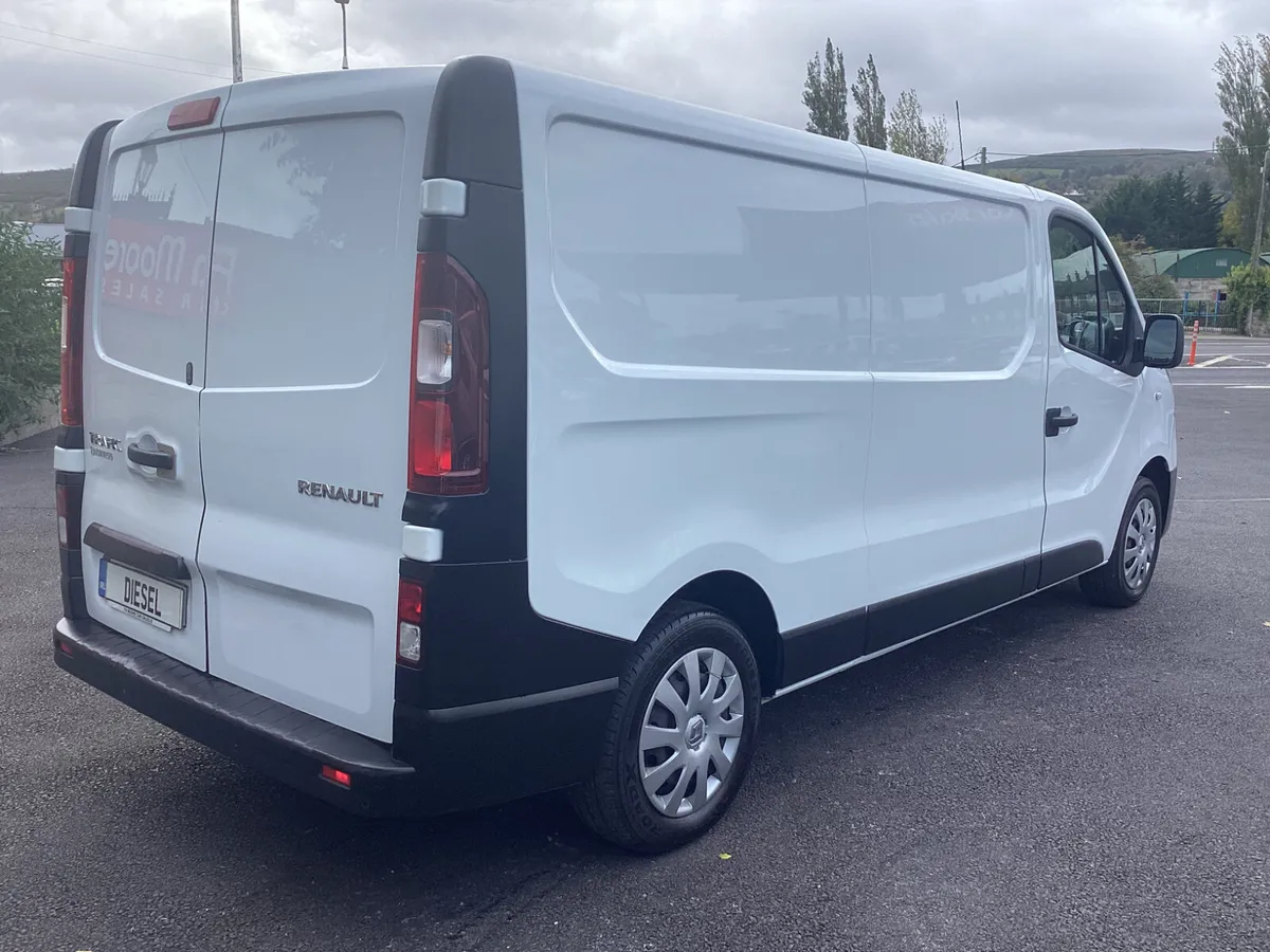 Renault Trafic ** SAT NAV - Image 4