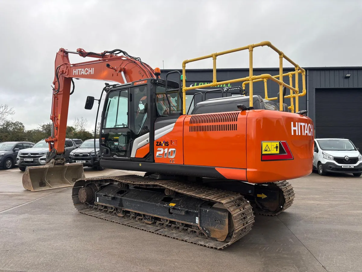 Hitachi ZX210 LC N-7 - Image 2