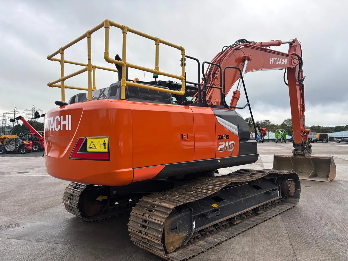 Hitachi ZX210 LC N-7 - Image 3