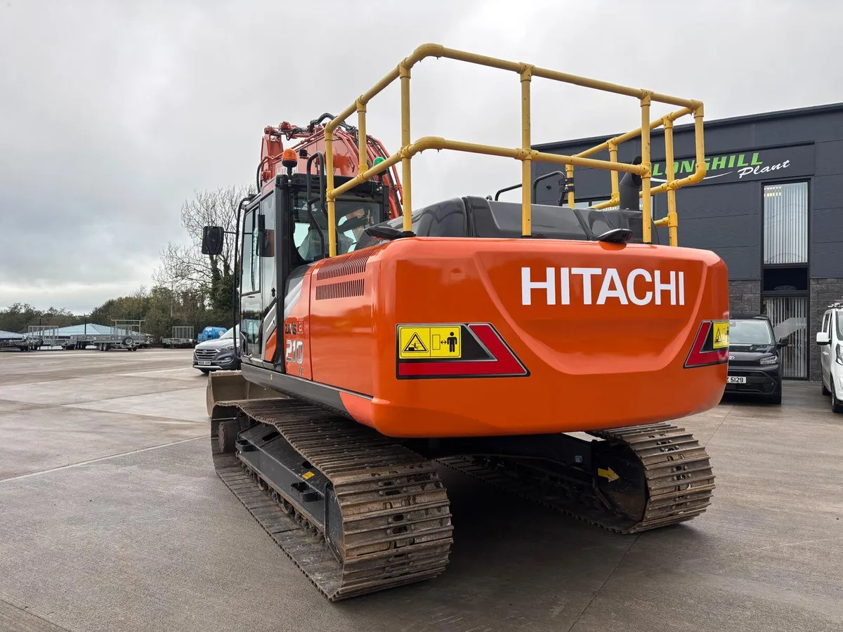 Hitachi ZX210 LC N-7 - Image 4