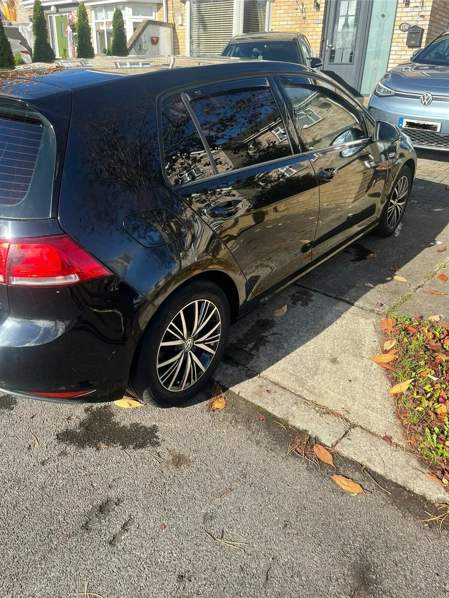 2015 Volkswagen Golf TDI - Image 2