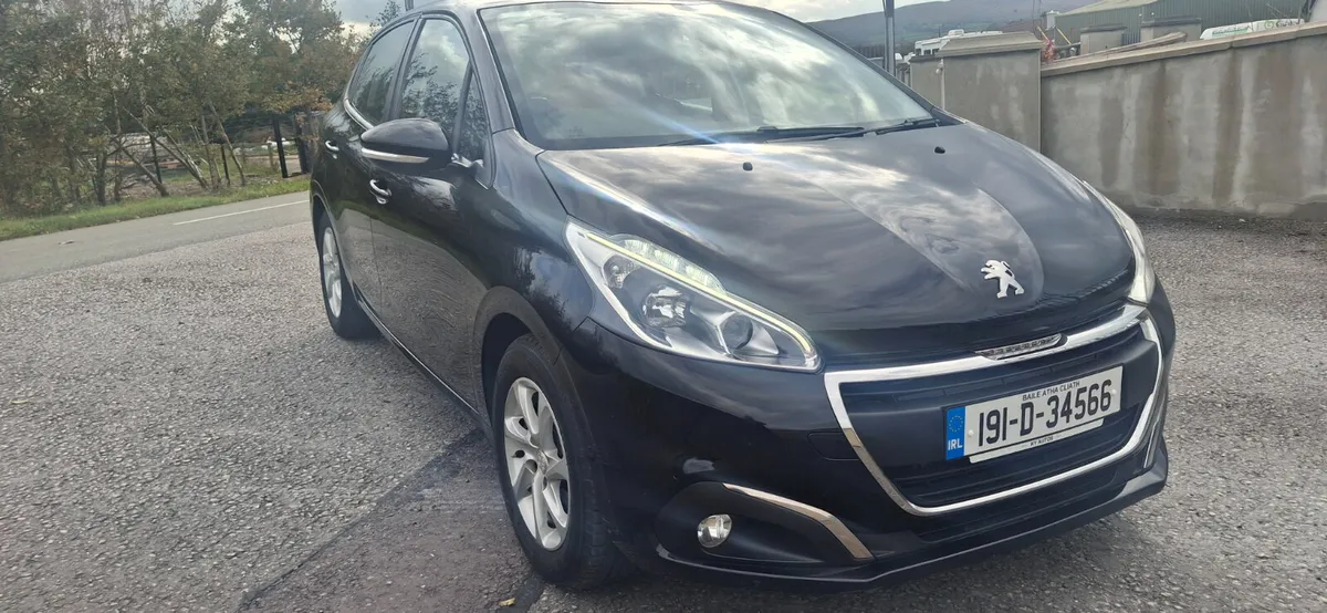 Peugeot 208 1.2 - Image 1