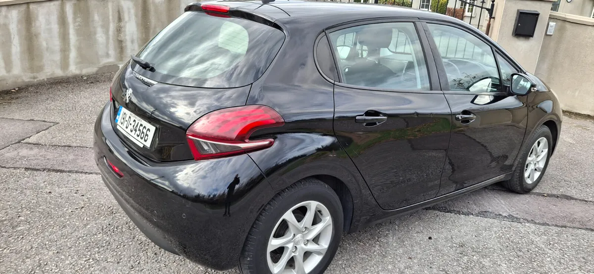 Peugeot 208 1.2 - Image 4
