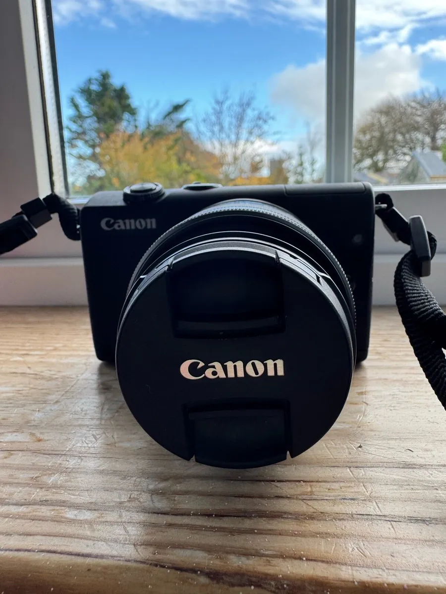 Canon EOS M200 - Image 1
