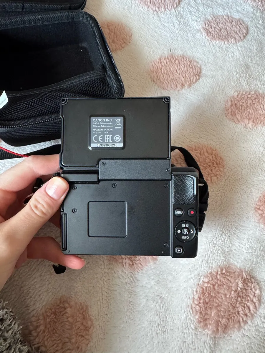 Canon EOS M200 - Image 4