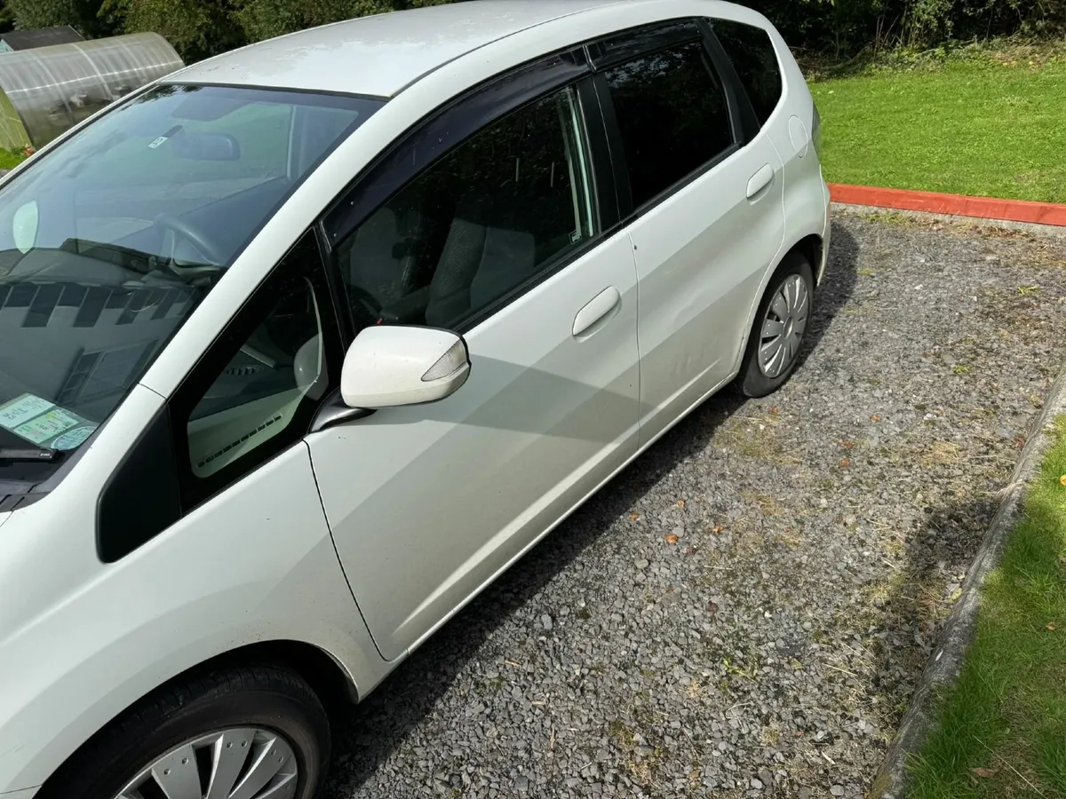 Honda Fit / Hybrid 2010 - Image 2