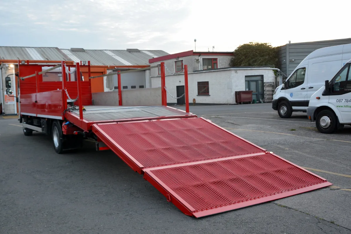 Isuzu 7.5T Beavertail - Winch & hydraulic ramps - Image 3