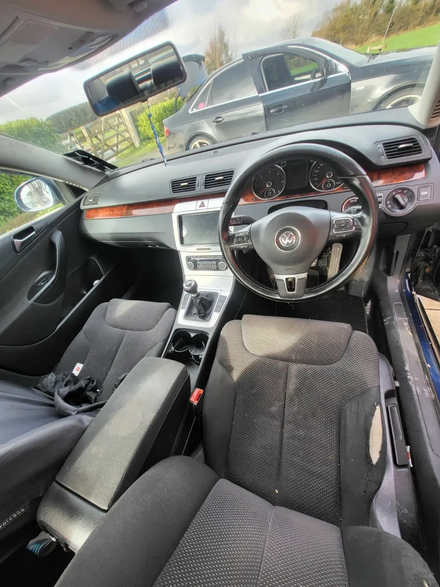 Volkswagen Passat 2010 - Image 1