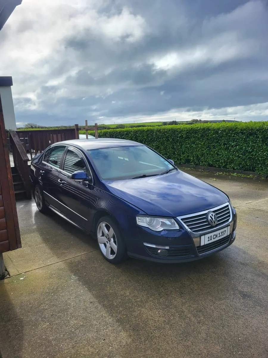 Volkswagen Passat 2010 - Image 2