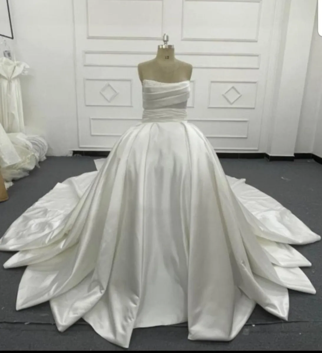 Princess Ballgown wedding dress package - Image 2