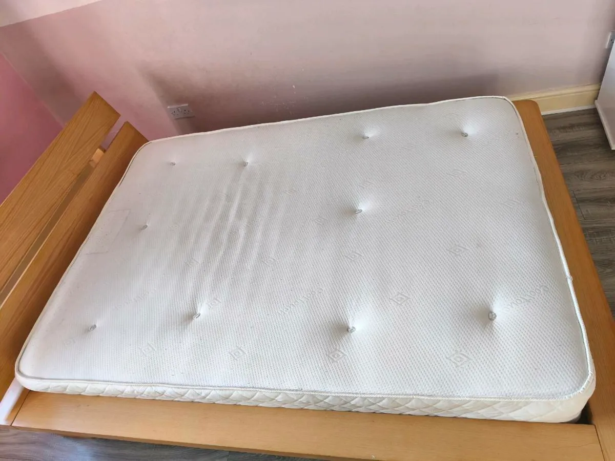 4 ft. 6 heavy hard wearing bed with memory foam - Image 2