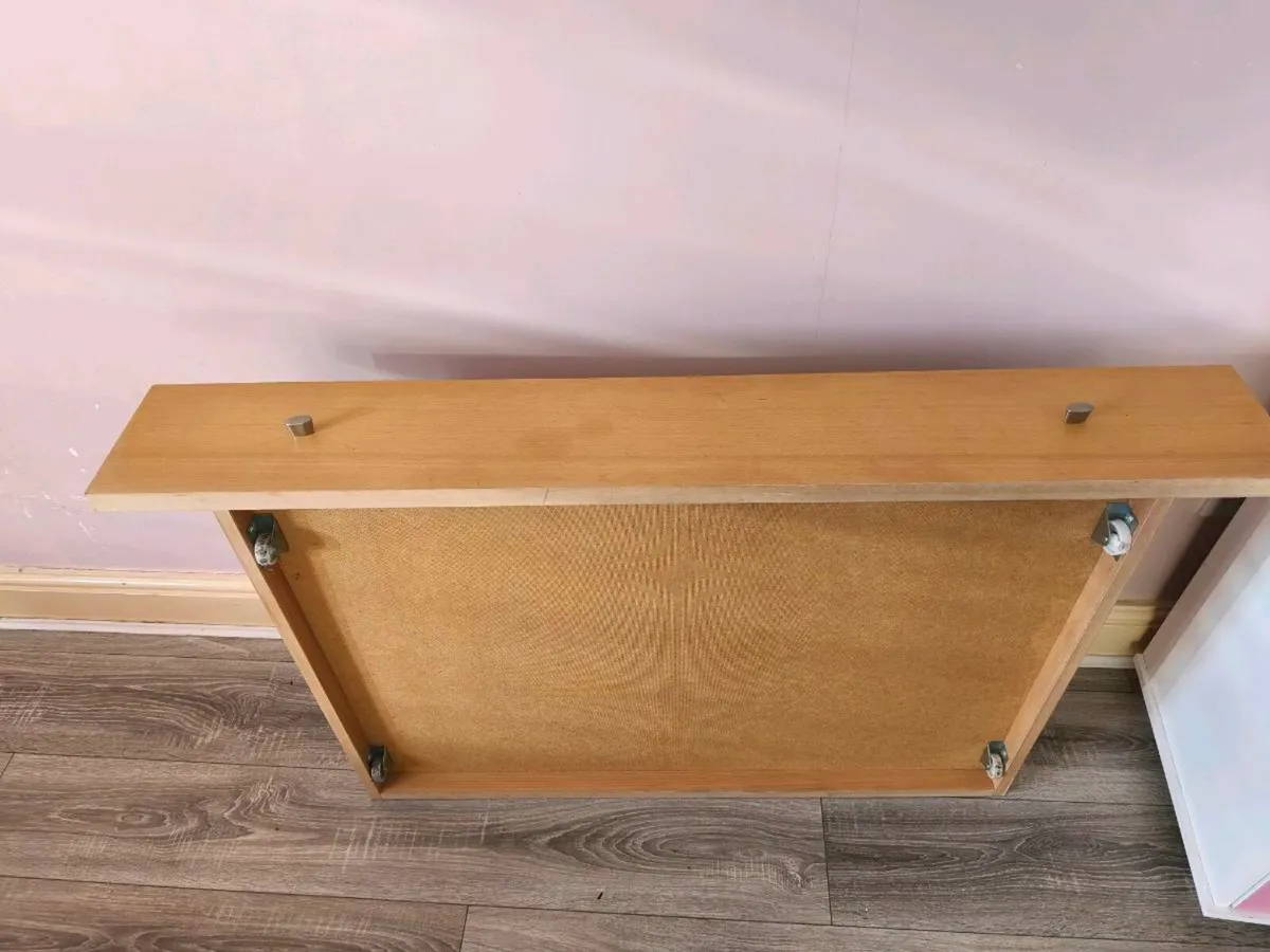 4 ft. 6 heavy hard wearing bed with memory foam - Image 4