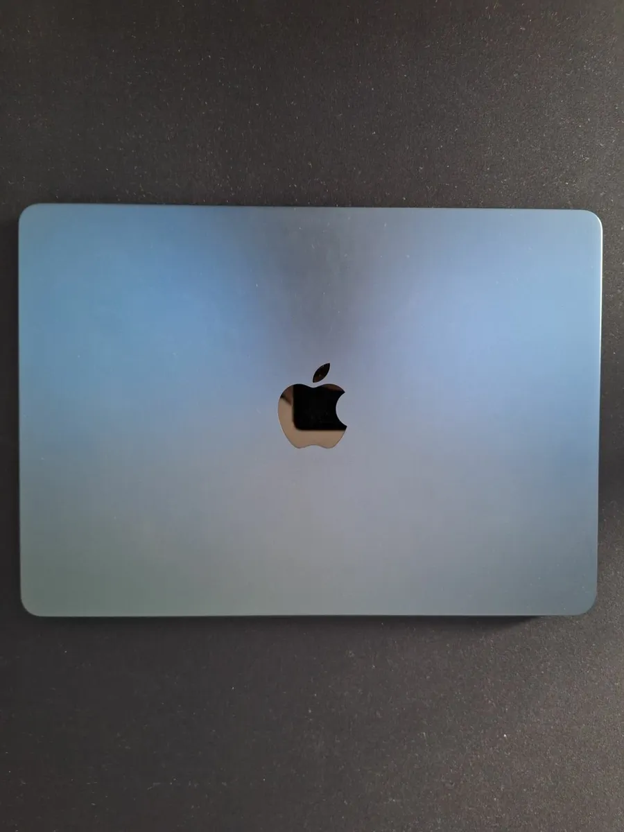 MacBook Air M3 - Image 1