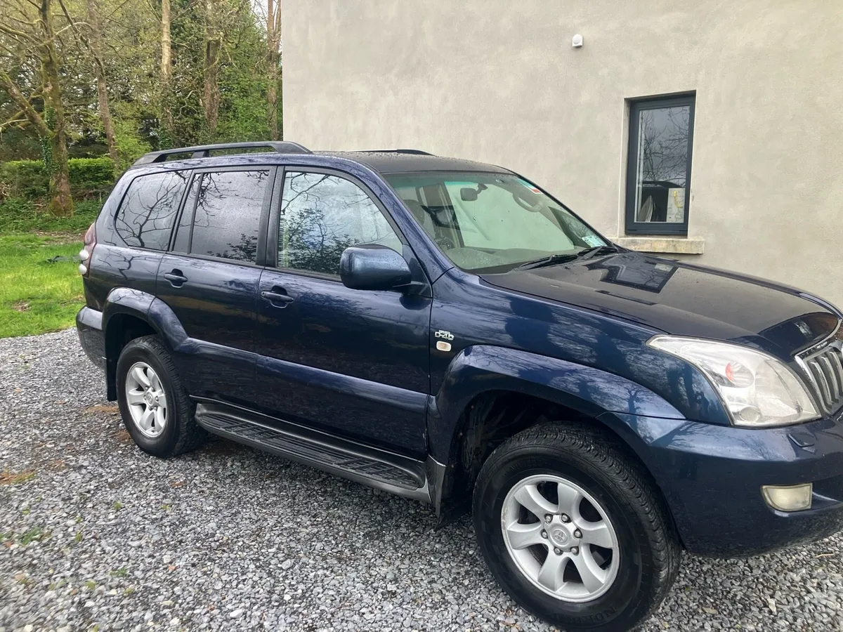 Toyota Landcruiser Crew Cab - Image 2