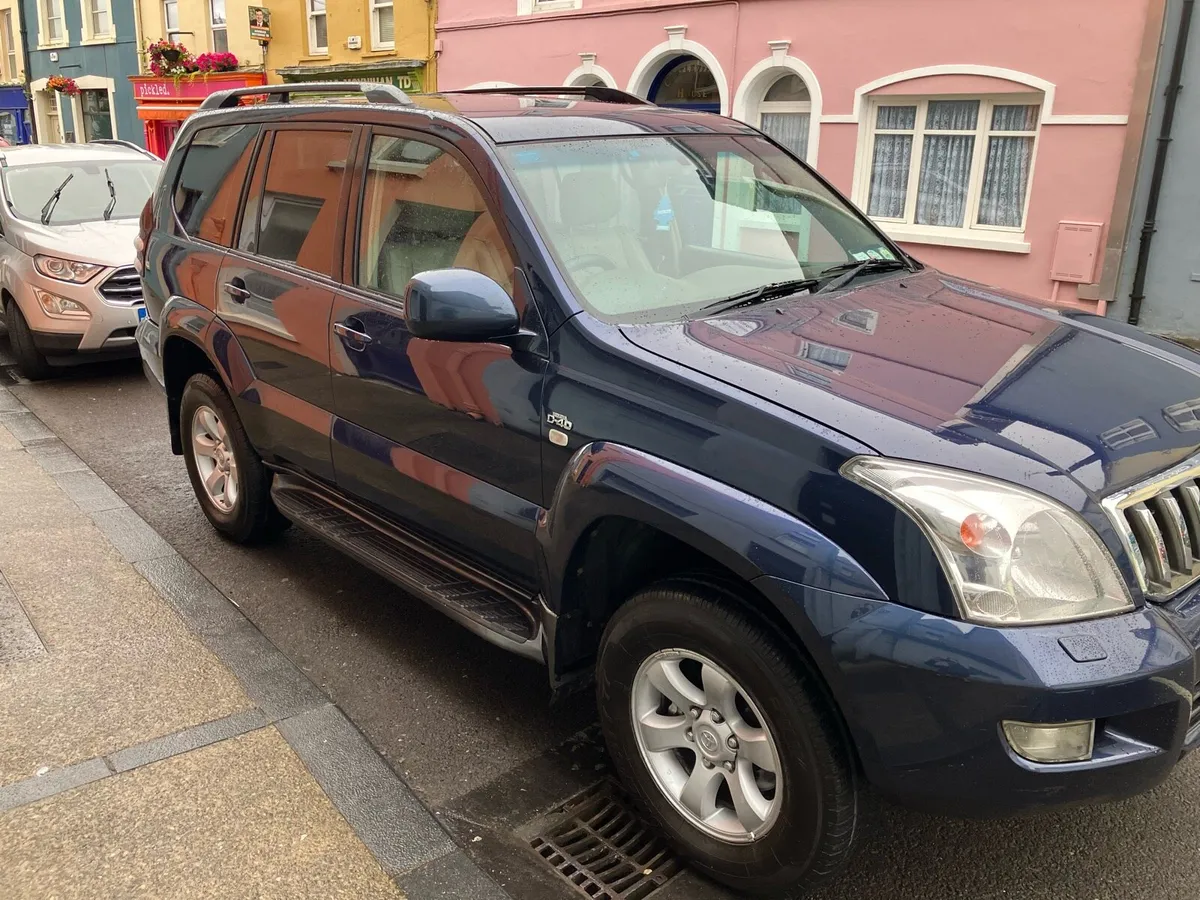 Toyota Landcruiser Crew Cab - Image 4