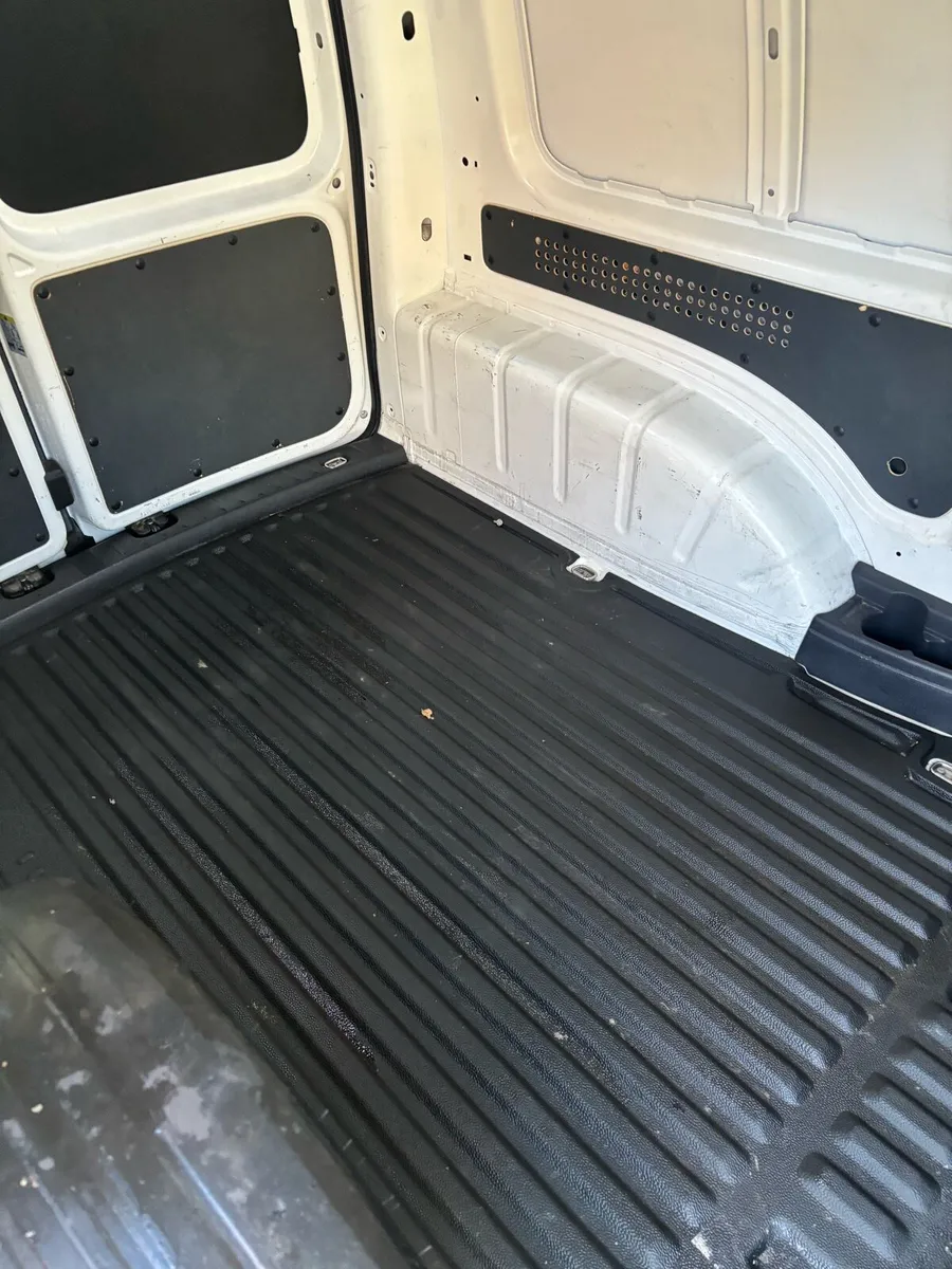 192 VW Caddy Maxi 2.0tdi - Image 4