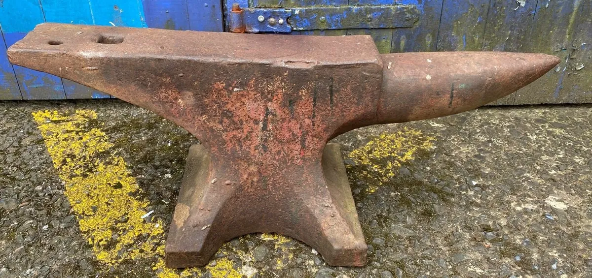 LARGE BLACKSMITHS ANVIL - Image 1