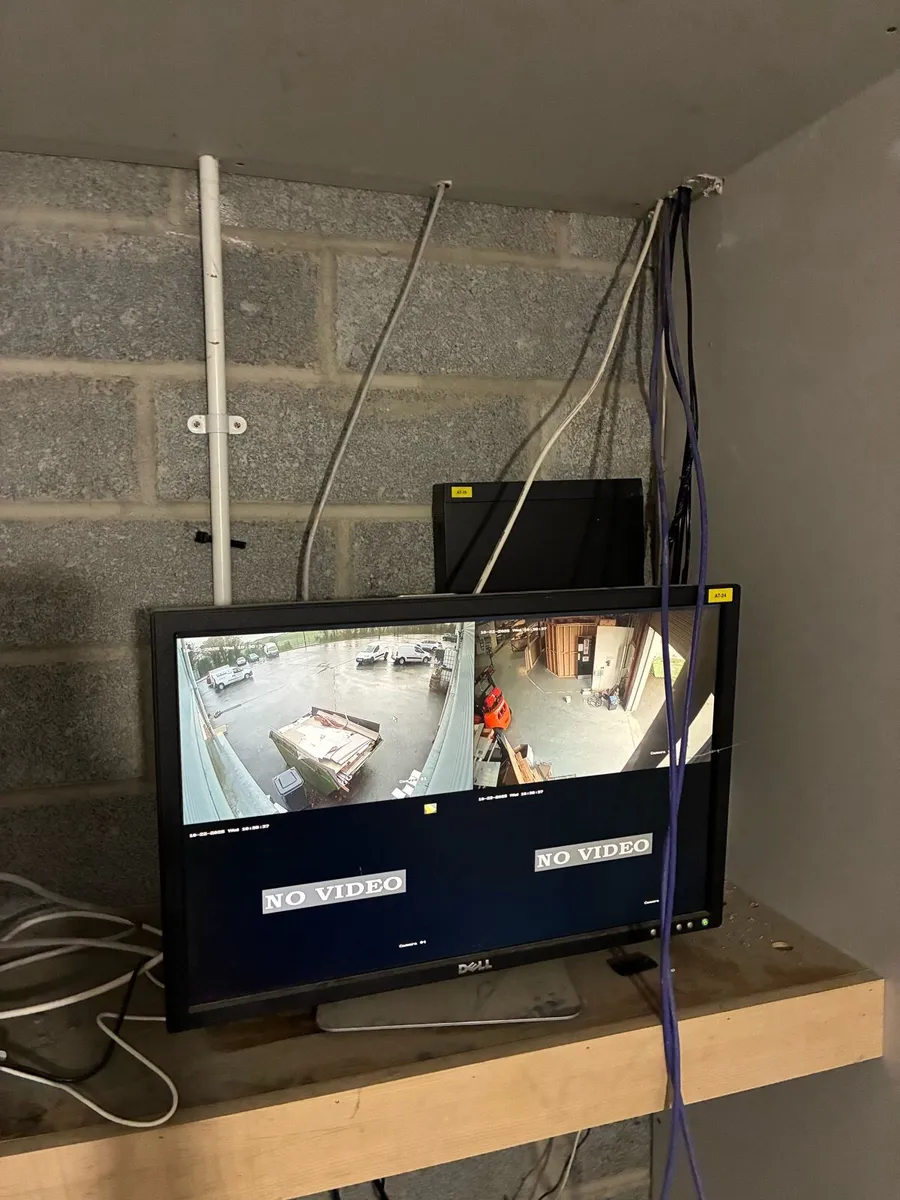 CCTV system with hard drive - Image 1