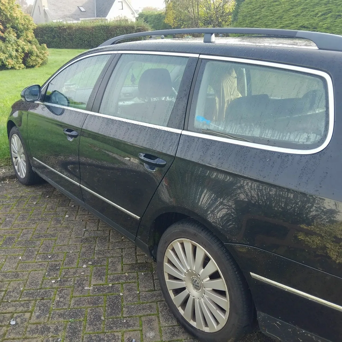 Volkswagen Passat 2010 - Image 2