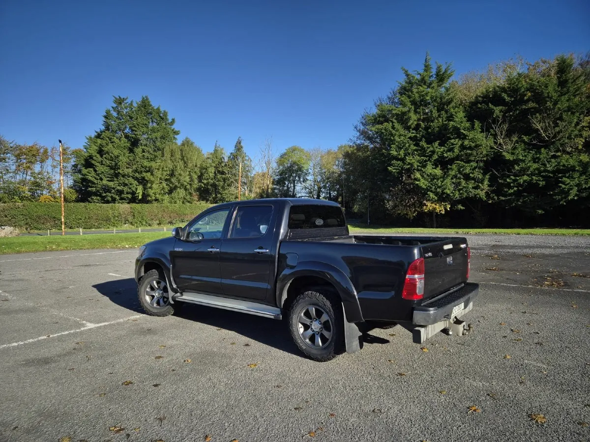 Toyota Hilux 2012 2.5D4D SR5 Manual Double Cab - Image 4