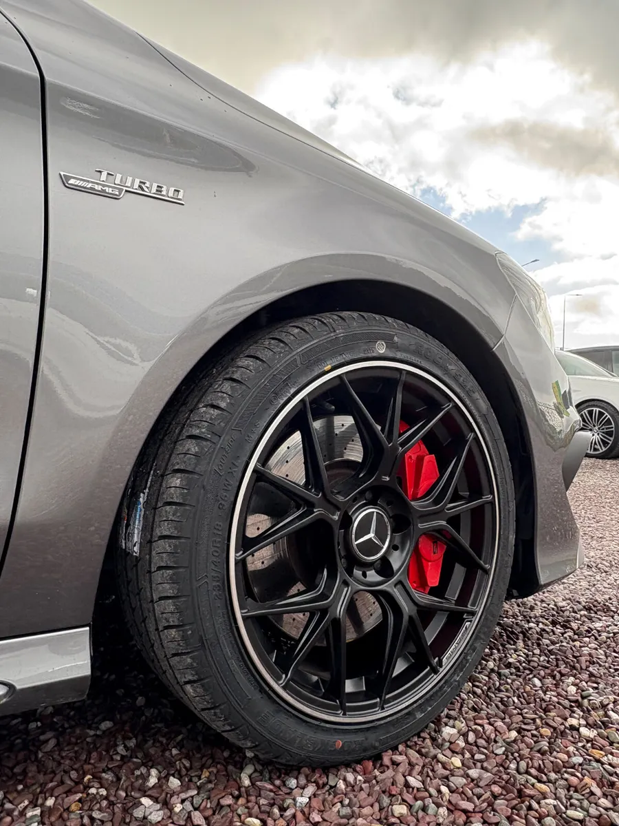 Mercedes-Benz CLA 45 AMG 2.0 Pan Roof 2015 - Image 2