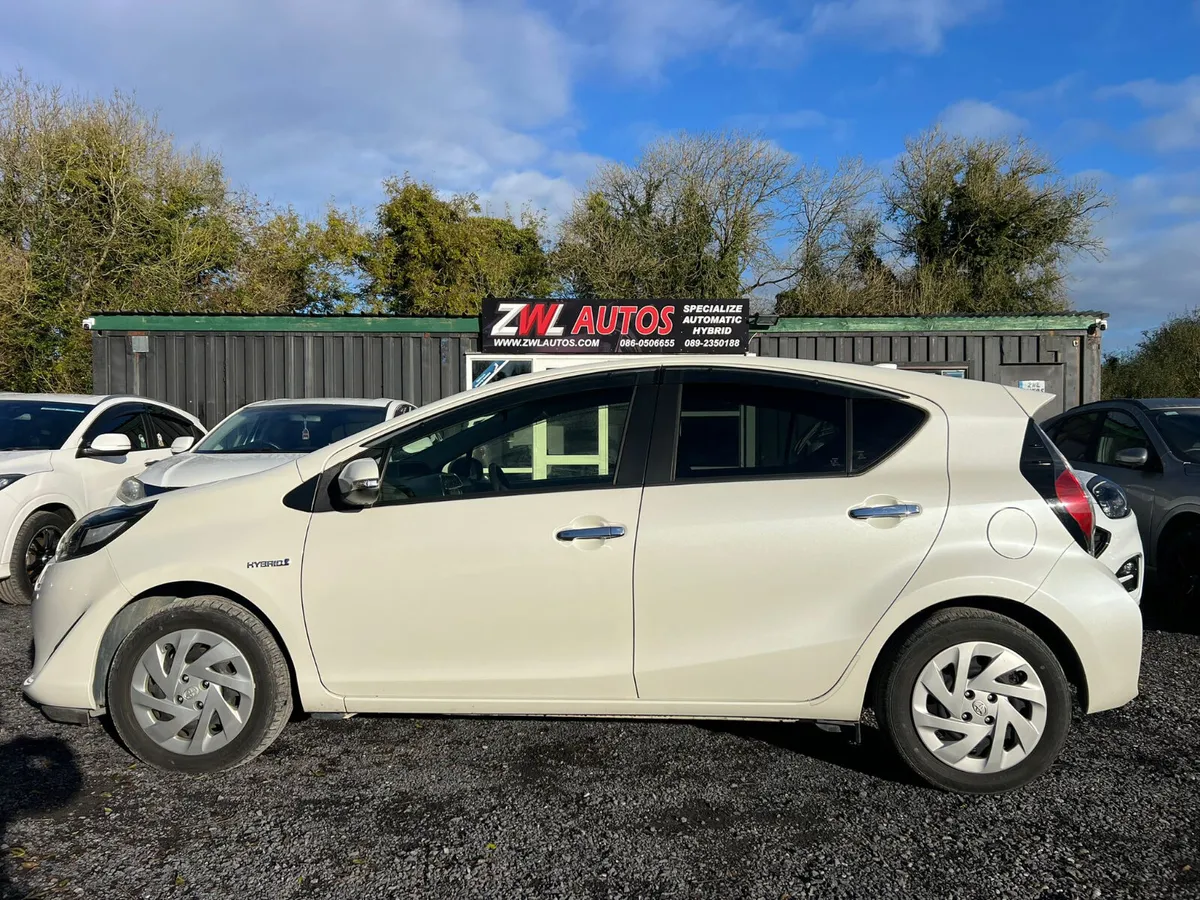 19 Toyota Aqua Hybrid - Image 4