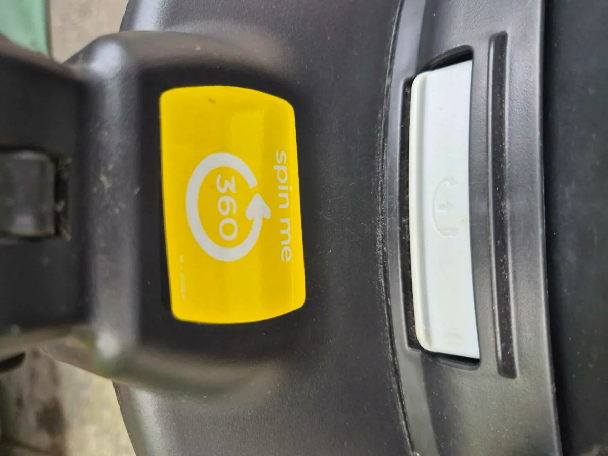 Joie 360 spin car seats - Image 2