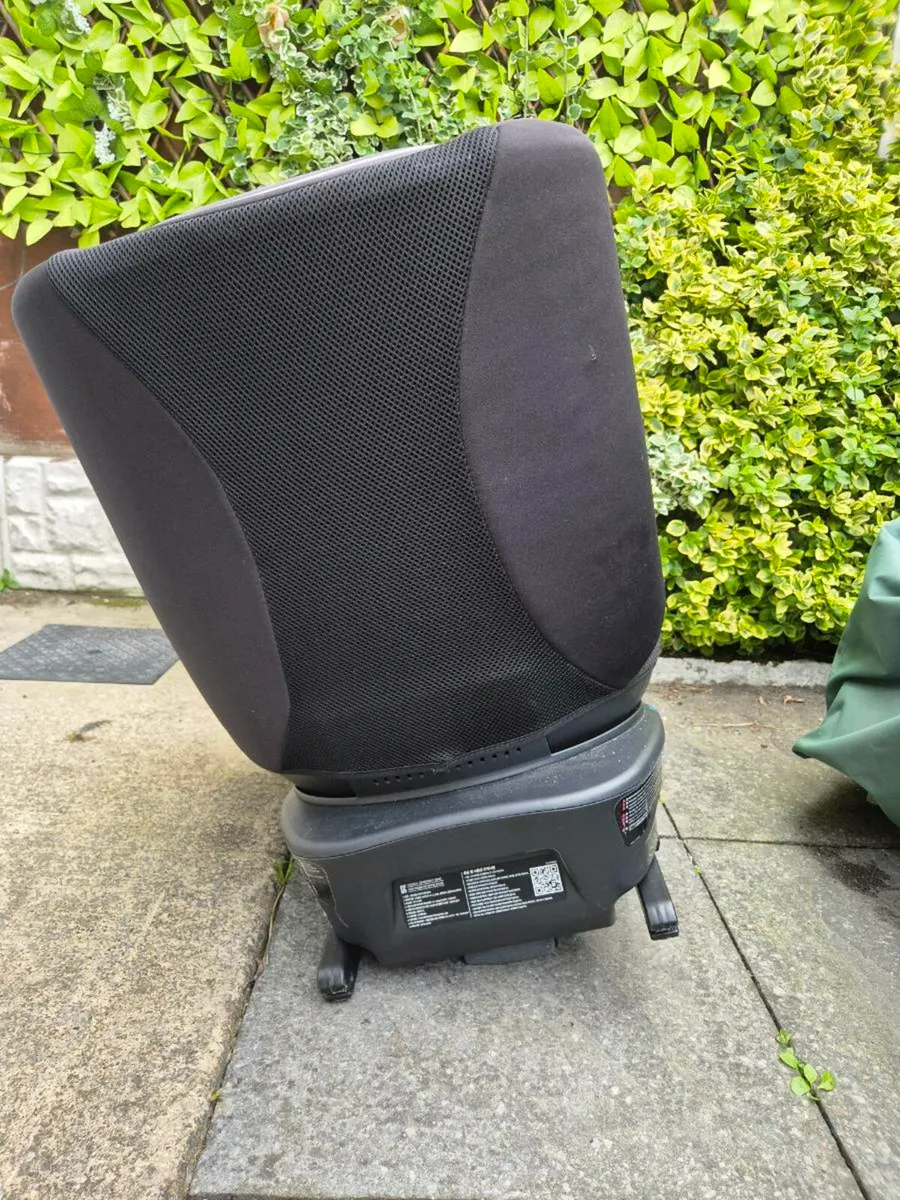 Joie 360 spin car seats - Image 3