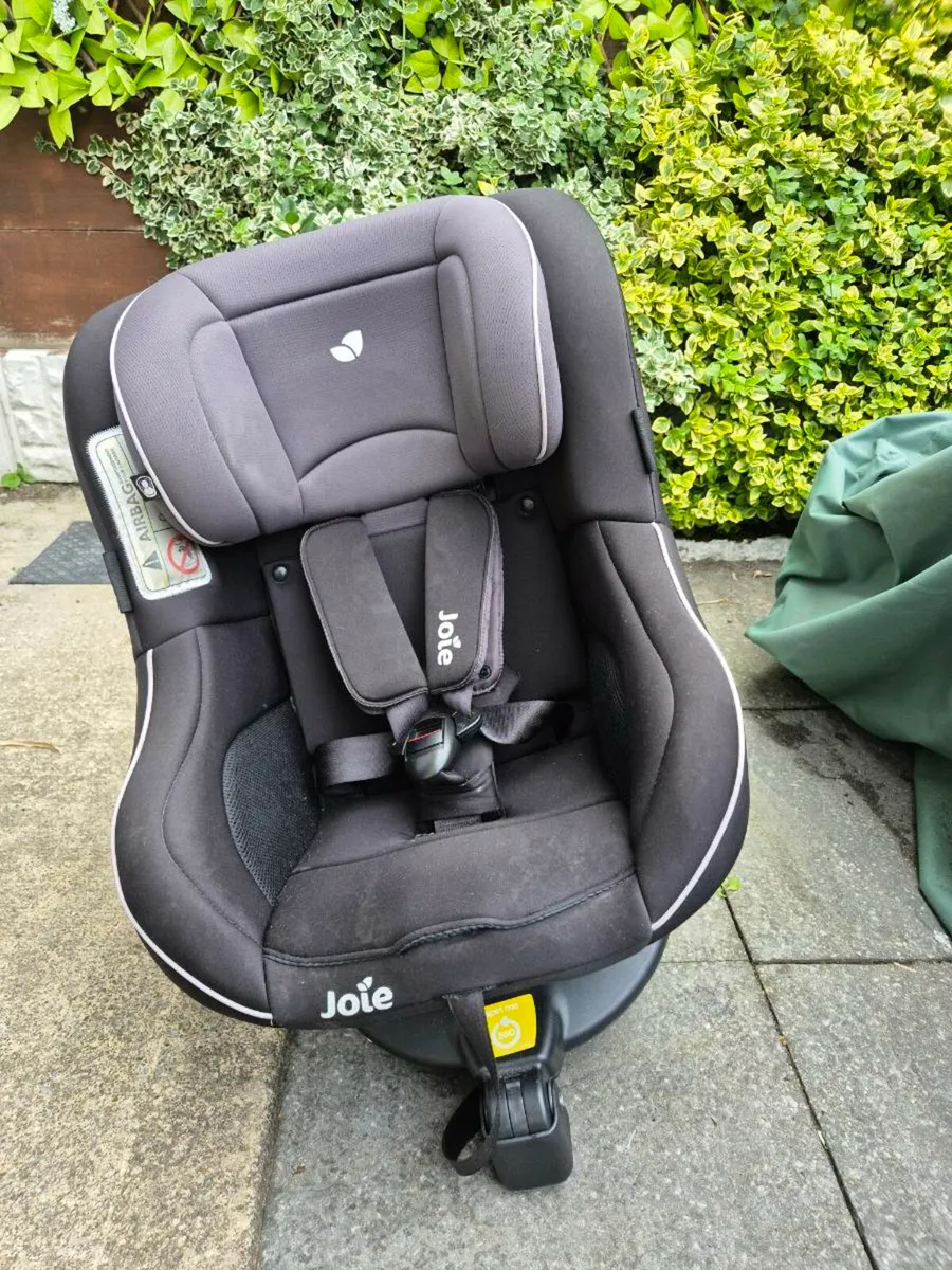 Joie 360 spin car seats - Image 1