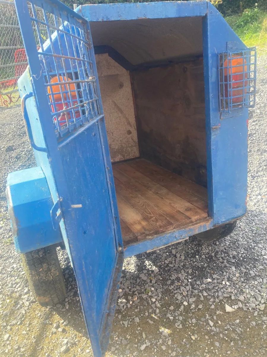 Trailer, car horn, 2 Hobbs, dog box, suitcases - Image 3