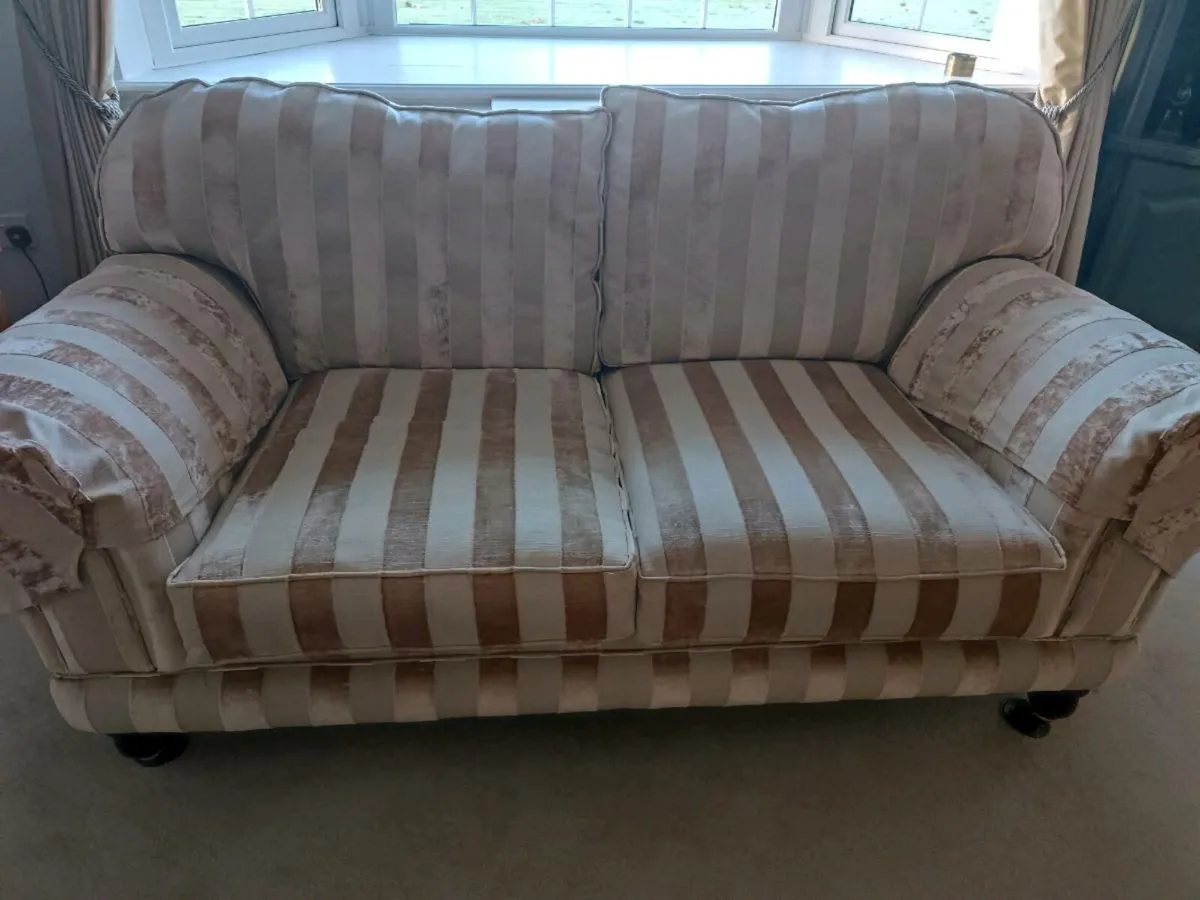 Suite of furniture - Image 2