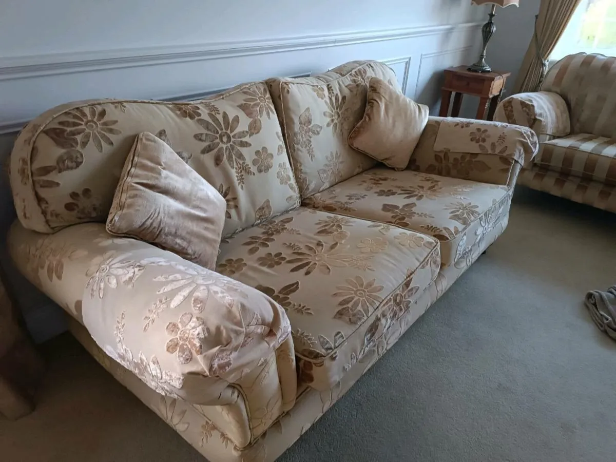 Suite of furniture - Image 3