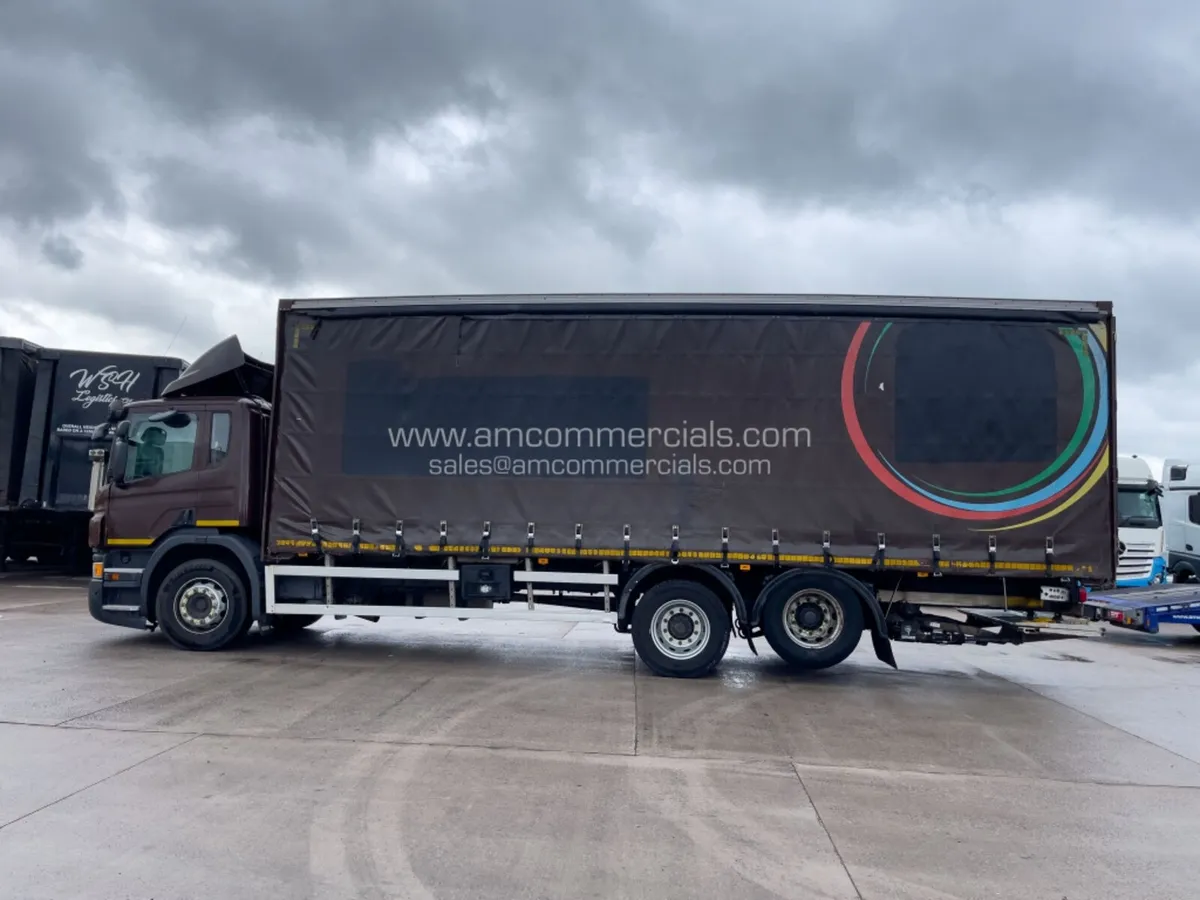 2017 (17) SCANIA P280 6X2 TAG CURTAINSIDE - Image 4