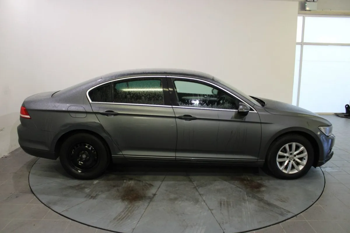 Volkswagen Passat 1.6 TDI 120HP Comfortline - Image 3